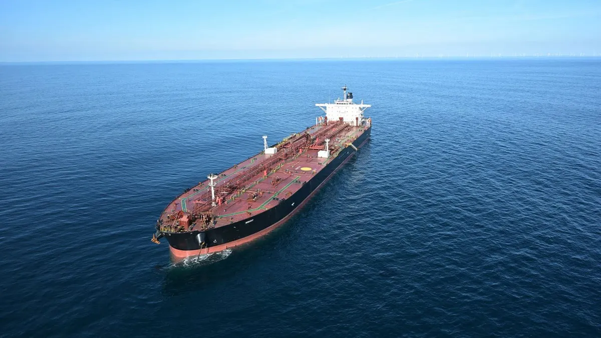 তেল বাজারে অস্থিরতা : যে ‘শর্তে’ রুশ তেল কেনার অনুমতি দিল যুক্তরাষ্ট্র